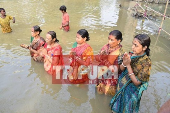 Devotees take holy baths on Baruni